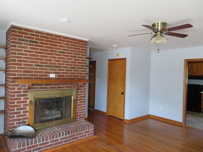 Building Photo - 412 Macarthur Avenue