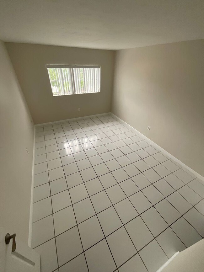 Building Photo - San Souci Apartments 2b1b For Rent NOW (North Miami 33181) SPECIAL OFFER- Rent Today For Only $2125