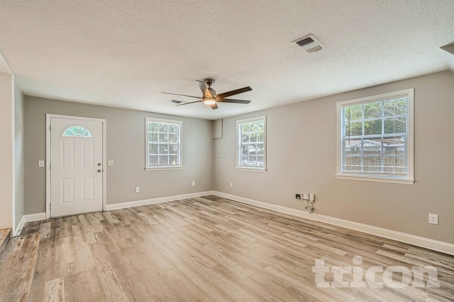 Building Photo - 1125 Michigan Dr N