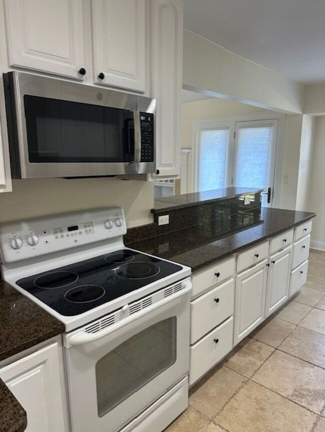 Building Photo - Beautiful Home in desirable River Gate!!!