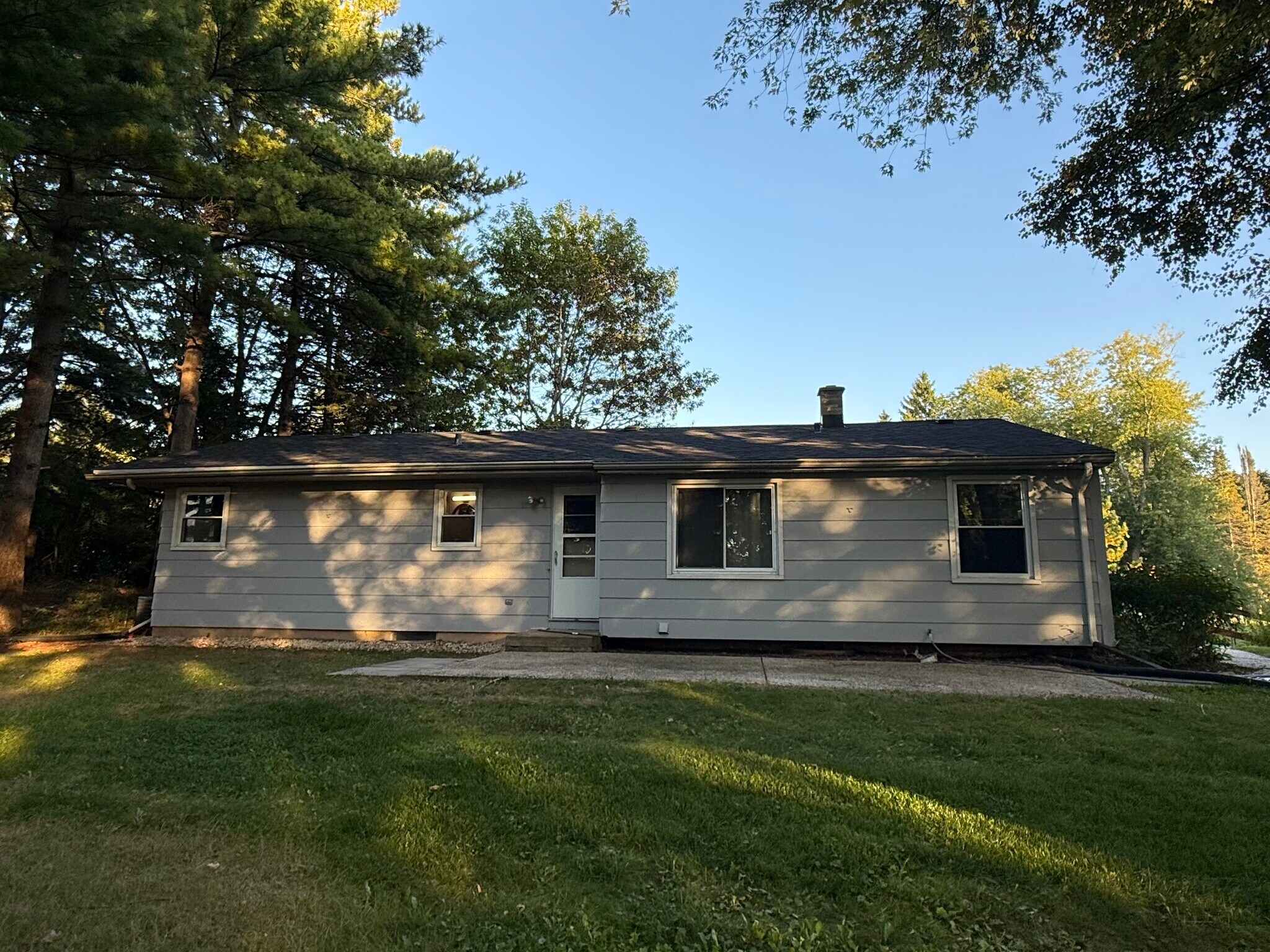 Building Photo - 485 Hillcrest Rd