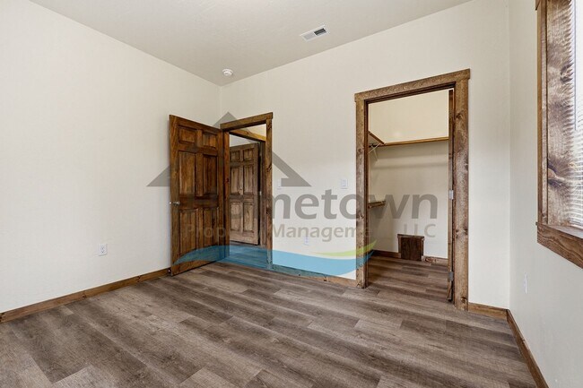 Building Photo - 130 Countryside Ln