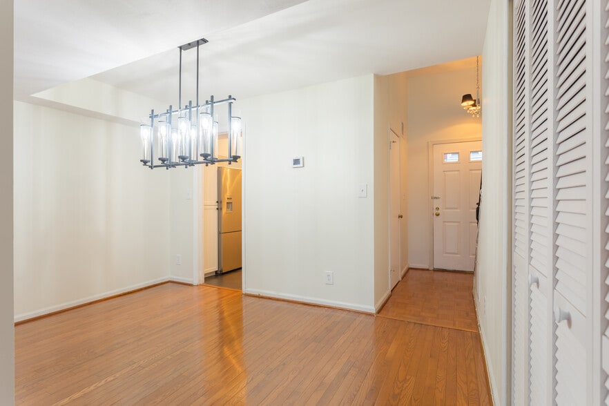 dining room - 2919 S Woodstock St