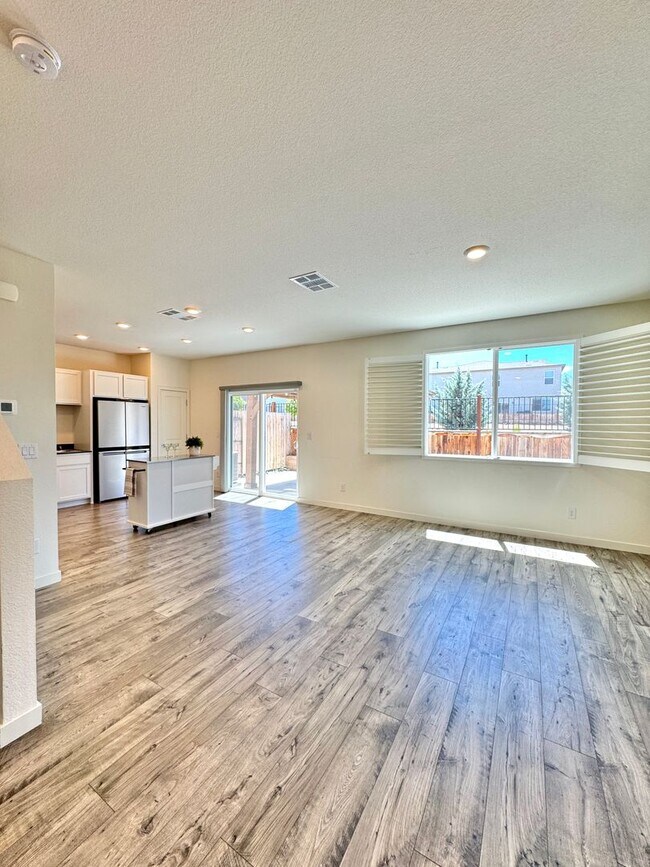 Building Photo - 8768 Scenic Sky Dr