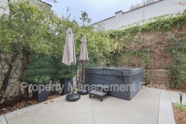 Building Photo - 662 Gemstone Dr