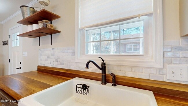 Building Photo - 202 Sheldon Rd