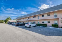 Building Photo - 18081 SE Country Club Dr