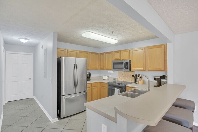 Building Photo - Southern Edge Condo Just Steps from Campus