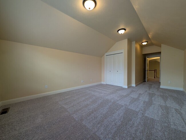 Building Photo - Beautiful 4-Bedroom, 3-Bath Home With Central Heat & A/C!