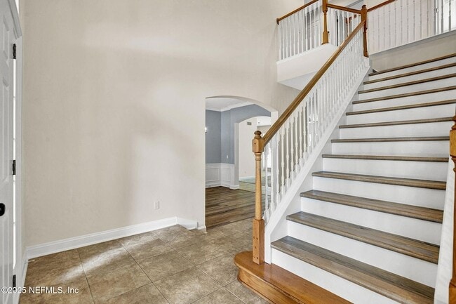 Building Photo - 1761 Highland View Dr