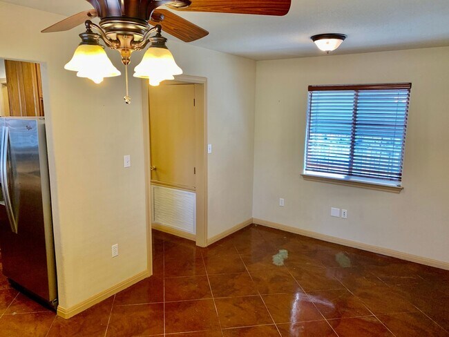 Building Photo - Beautiful 2 Bed/2.5 Bath Home in Round Roc...
