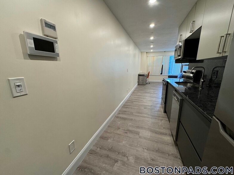 Building Photo - 1028 Commonwealth Ave