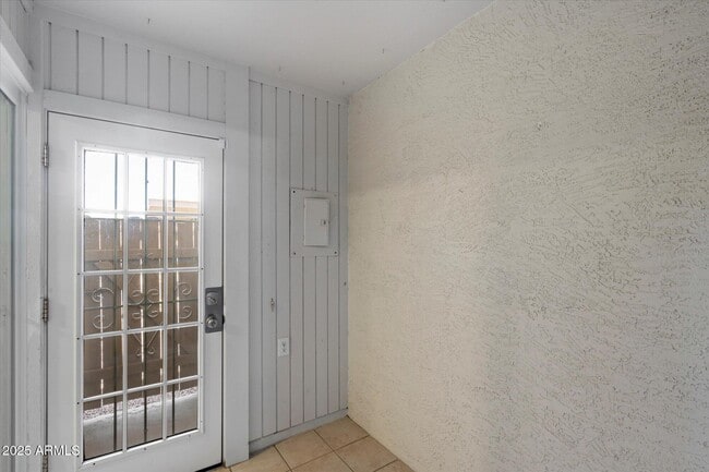 Building Photo - 521 W Hononegh Dr