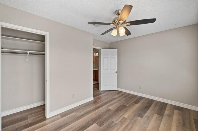 Building Photo - 6525 Hart Ln