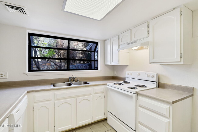 Building Photo - 1742 Pico Alto Dr
