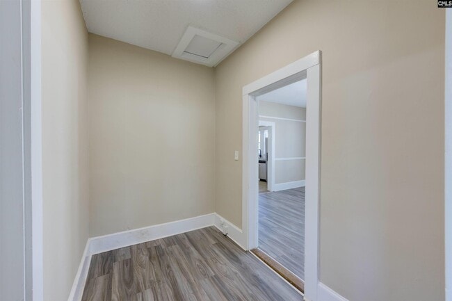 Building Photo - 3012 Rosewood Dr