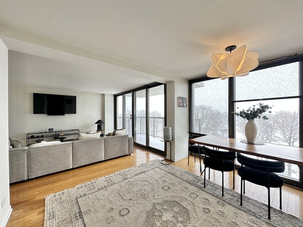 Building Photo - 6701 S Crandon Ave