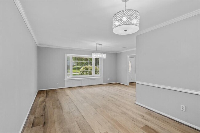Building Photo - 5019 Oak Forest Dr