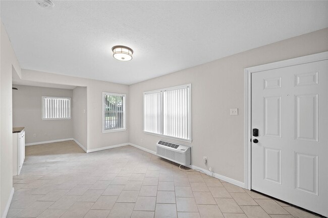 Building Photo - 230 W 27th St