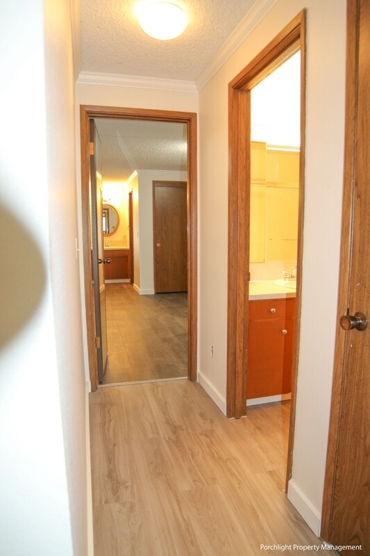 Building Photo - 408 La Villa Dr