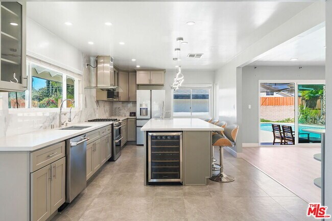 Building Photo - 8901 Rubio Ave