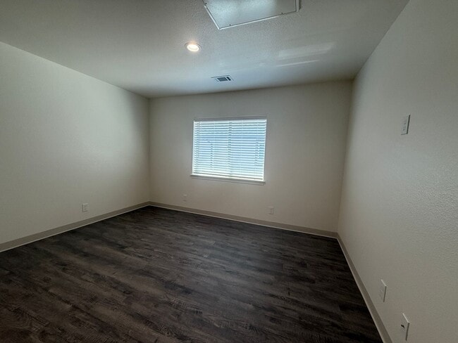 Building Photo - Free Month of Rent for Move in before Dec 1st - Brand New Upstairs 3 Bedroom Apartment