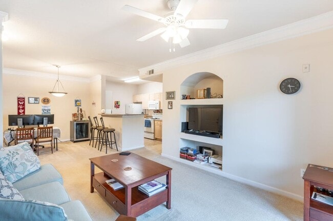 Building Photo - 2 Bedroom 1 Bath Condo in Park West - Mount Pleasant