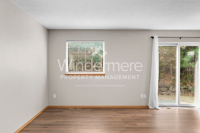 Building Photo - South Hill Charm