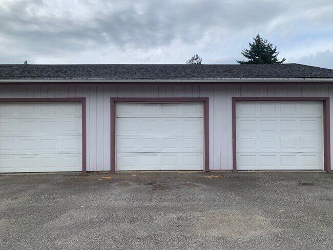 Building Photo - 1813 E 3rd Ave