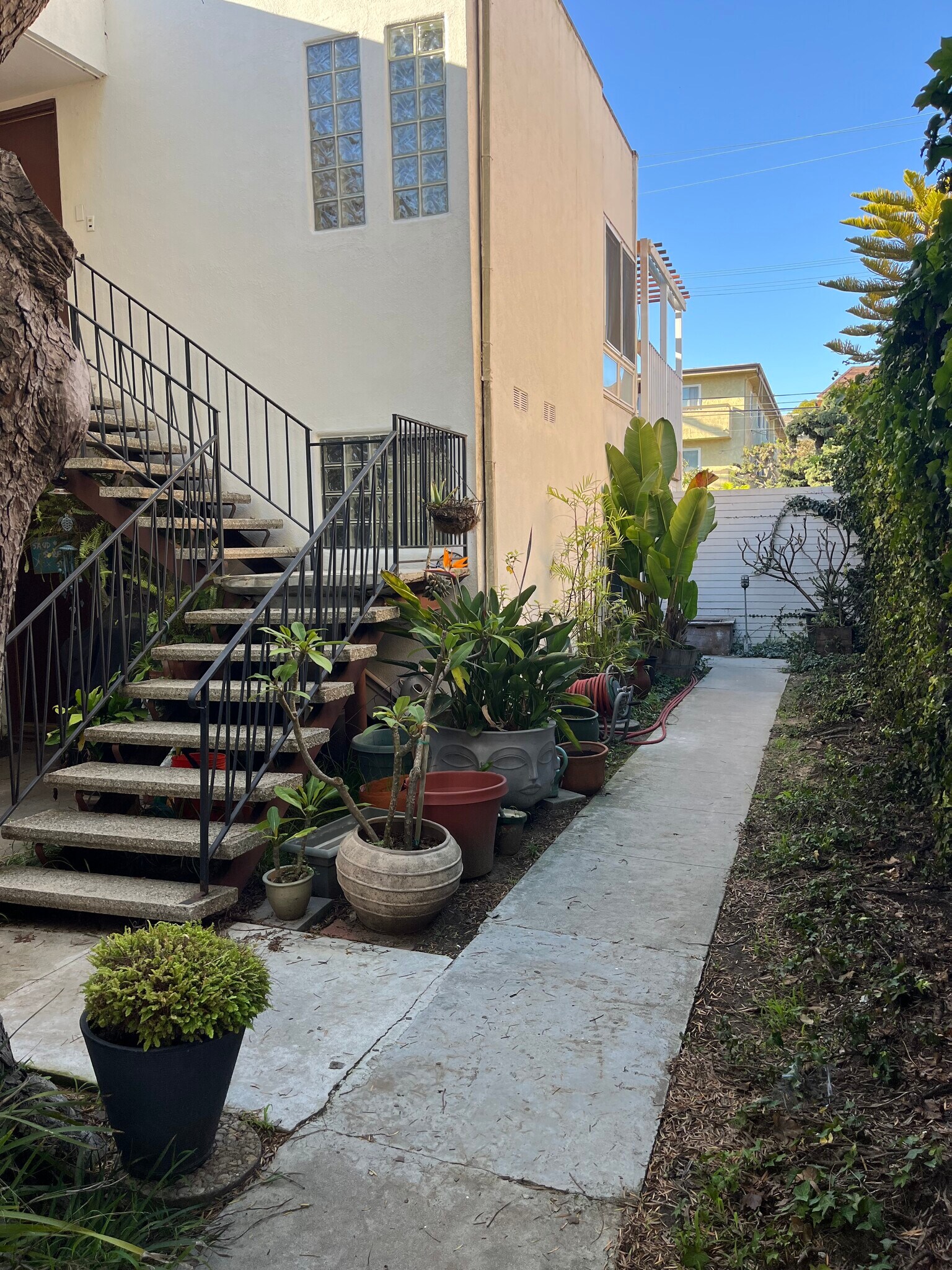 Building Photo - 8056 Redlands St