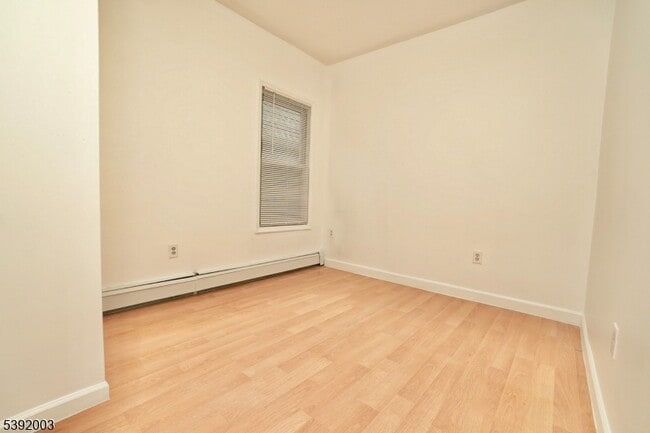 Building Photo - 466 Cortlandt St