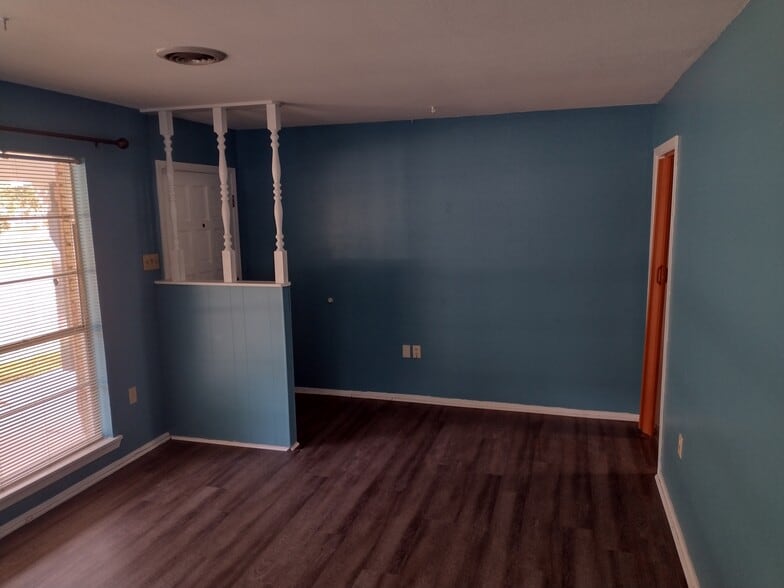 Room 1 - 1620 Landry Dr
