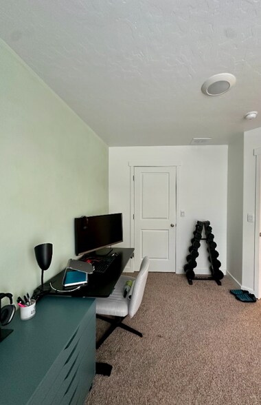 Building Photo - 1146 W 340 S