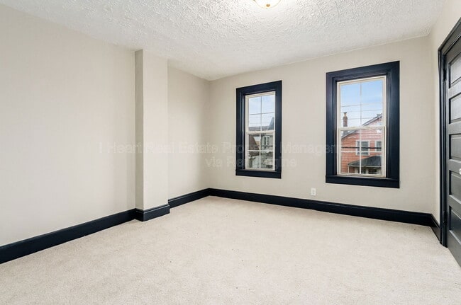 Building Photo - 1044 Sullivant Ave