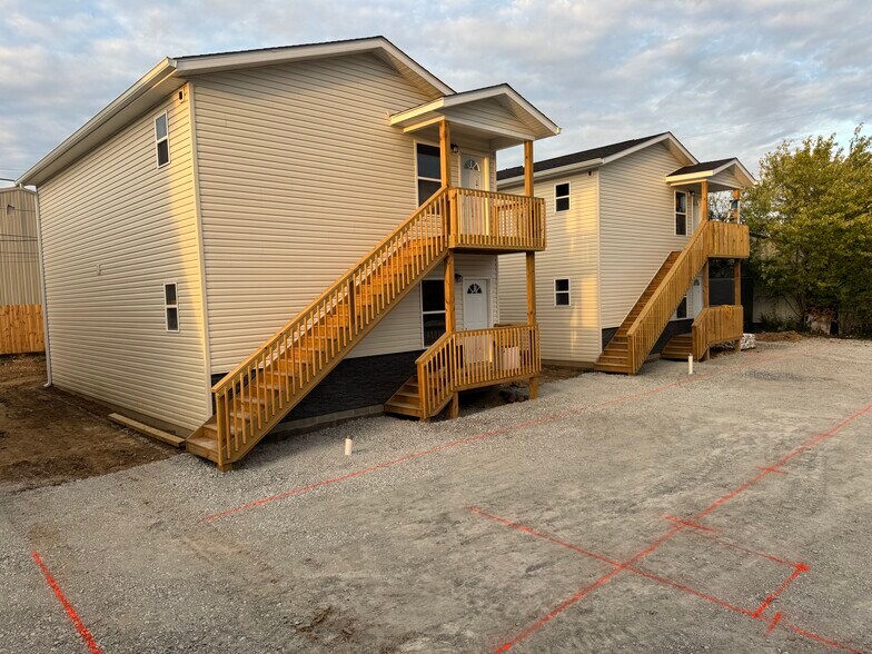 Exterior of 4 units - Sunrise Suites Apartments