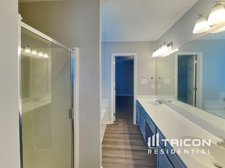 Building Photo - 9629 Green Apple Dr