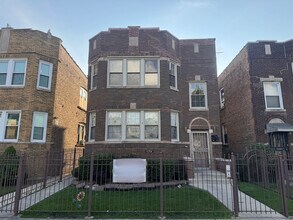 Building Photo - 6204 S Claremont Ave