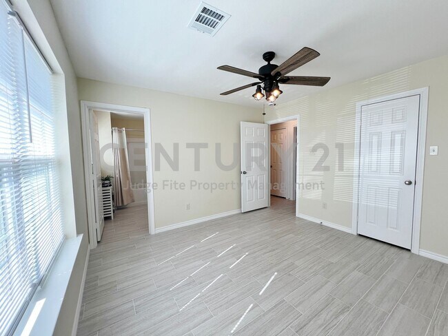 Building Photo - Completely Remodeled 4/2 County Home in Ennis Ready For Move-In!