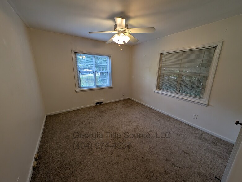 Building Photo - 211 Garden Ln