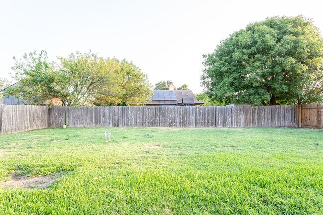 Building Photo - Charming 3-Bedroom, 2-Bath Single-Family Home