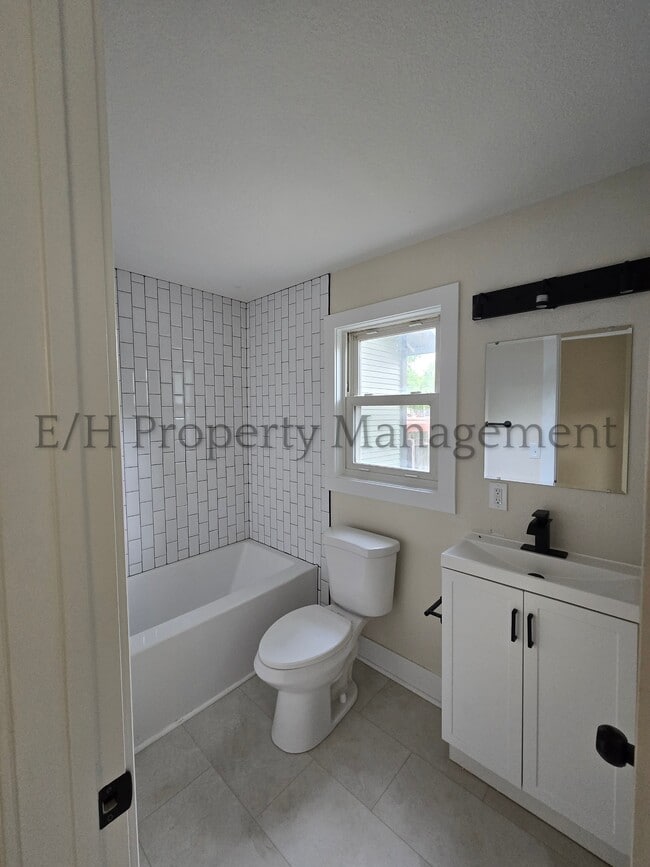 Building Photo - 244 N Athenian Ave