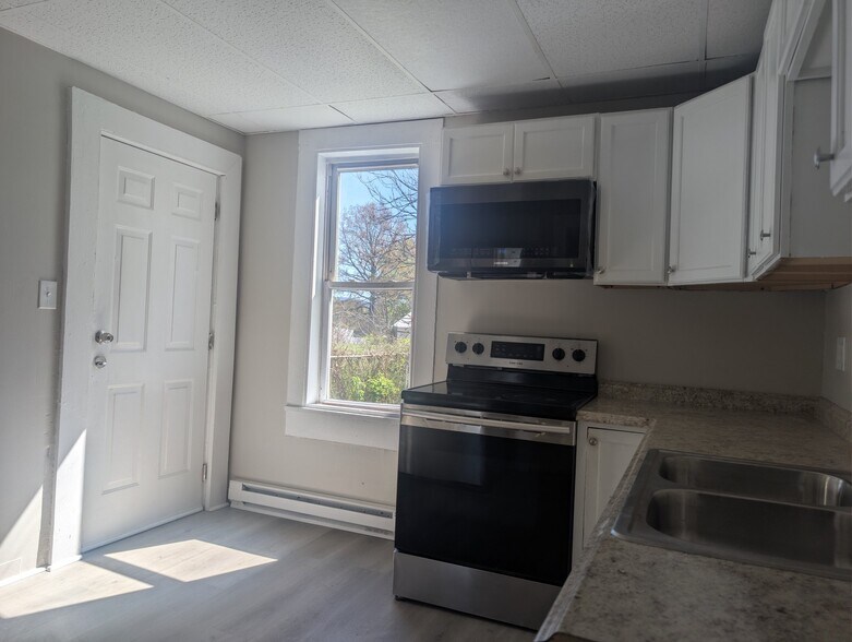 Building Photo - 502 Marion St