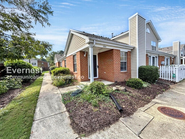 Building Photo - 1804 Westgate Cir