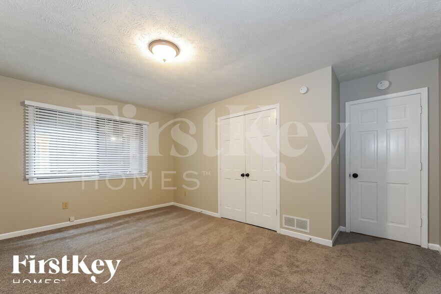 Building Photo - 1829 E Gate Dr