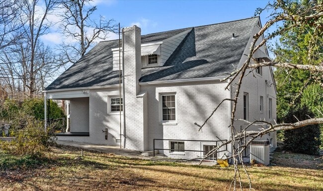 Building Photo - 807 Shamrock Rd