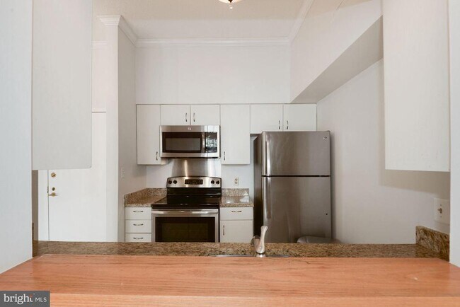 Building Photo - 2111 Wisconsin Ave NW