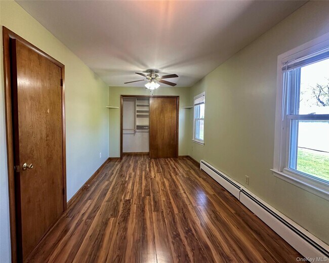 Building Photo - 111 Round Hill Rd