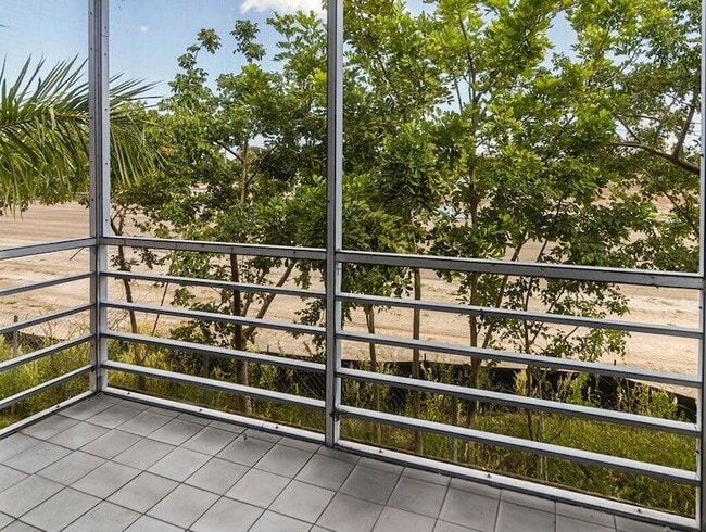 Building Photo - 4 Golfs Edge