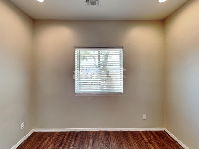 Building Photo - 8940 W Olive Ave