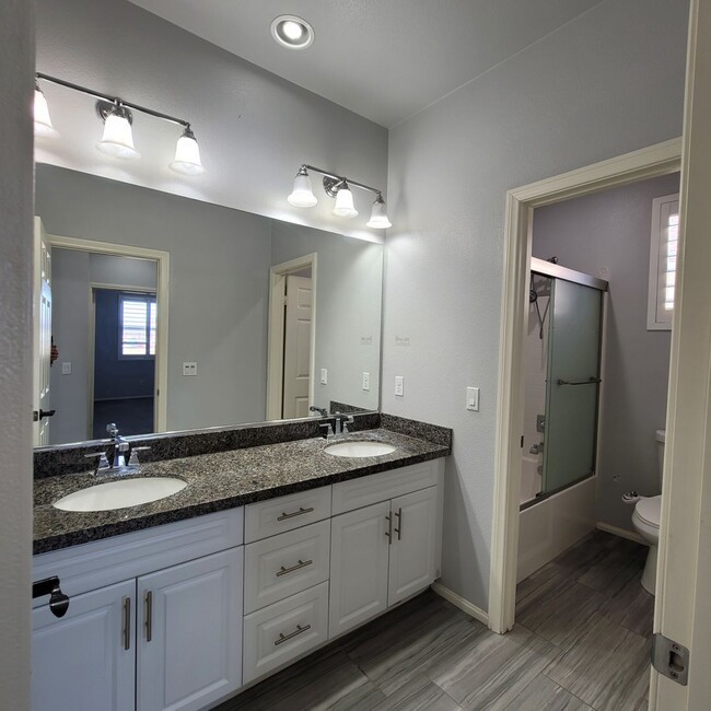 Building Photo - E. Ventura Newer Construction 3+2.5 bath H...